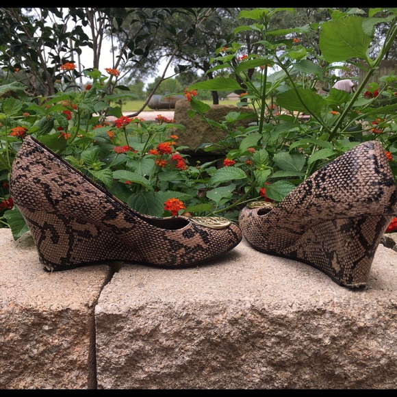 Snake skin wedge heels. - Picture 3 of 4